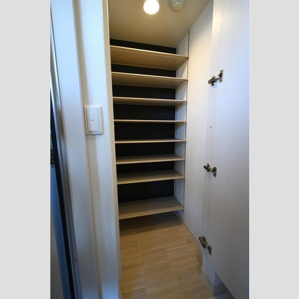 その他 (205・シューズクローク)