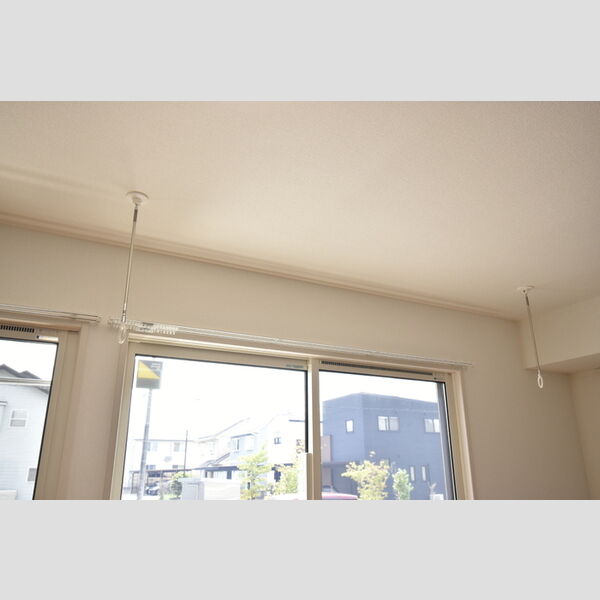 その他 (101・室内物干し金具)