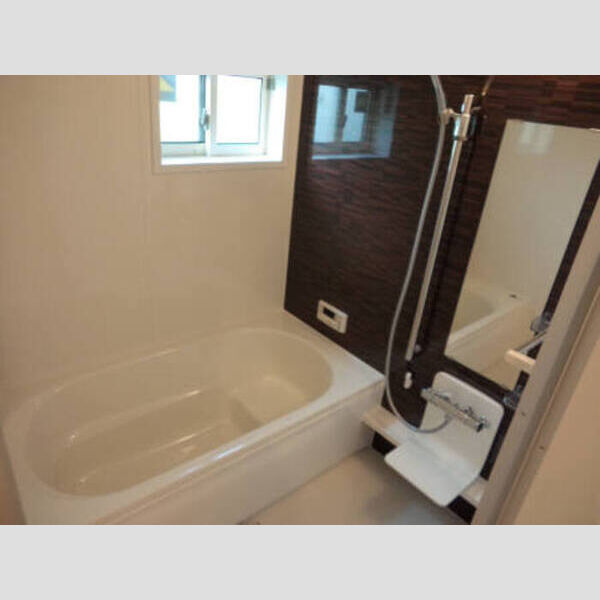 バス (B101 103 浴室)