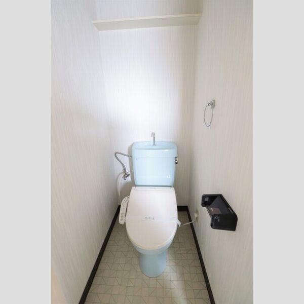 トイレ (トイレ)