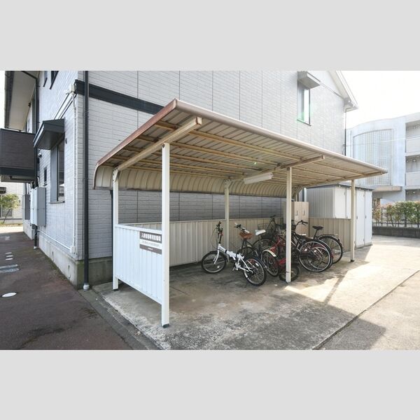 その他 (駐輪場)