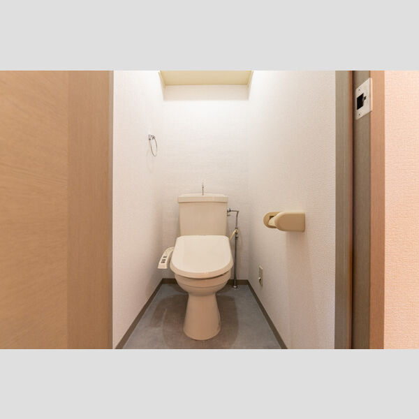 トイレ (トイレ)
