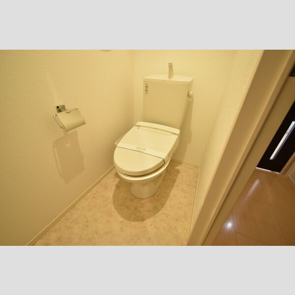 トイレ (トイレ)