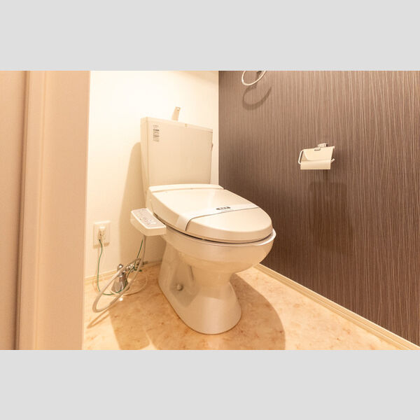 トイレ (トイレ)