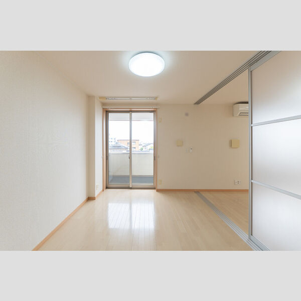 その他 (北東側洋室)