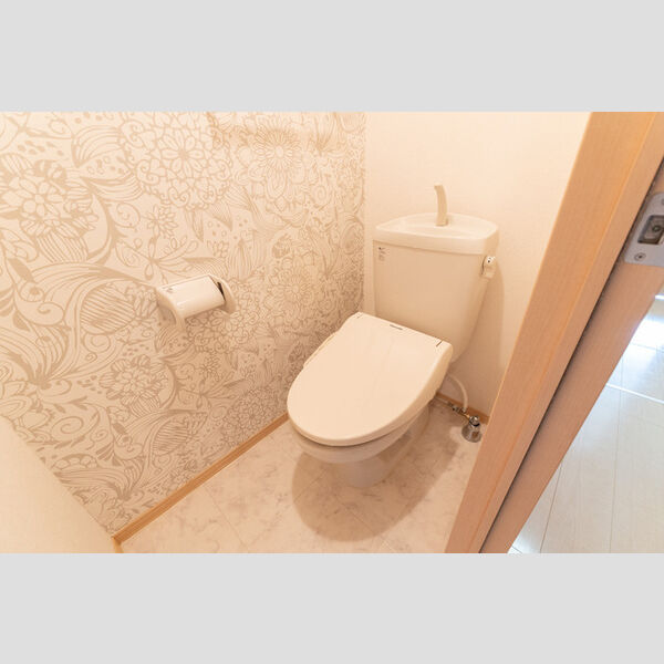 トイレ (トイレ)