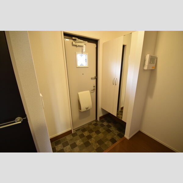 玄関 (102・玄関)