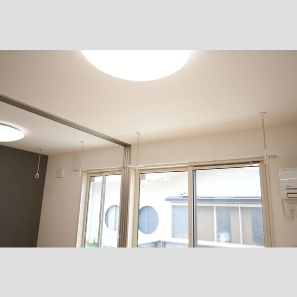 その他 (102・室内物干し金具)