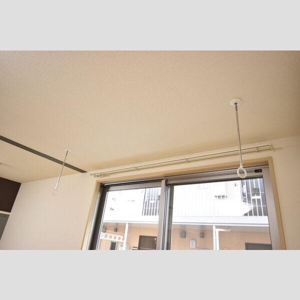 その他 (A106・室内物干し金具)