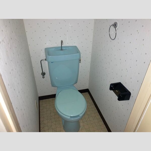 トイレ (トイレ)