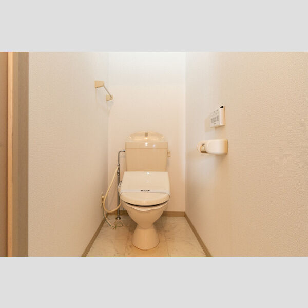 トイレ (トイレ)