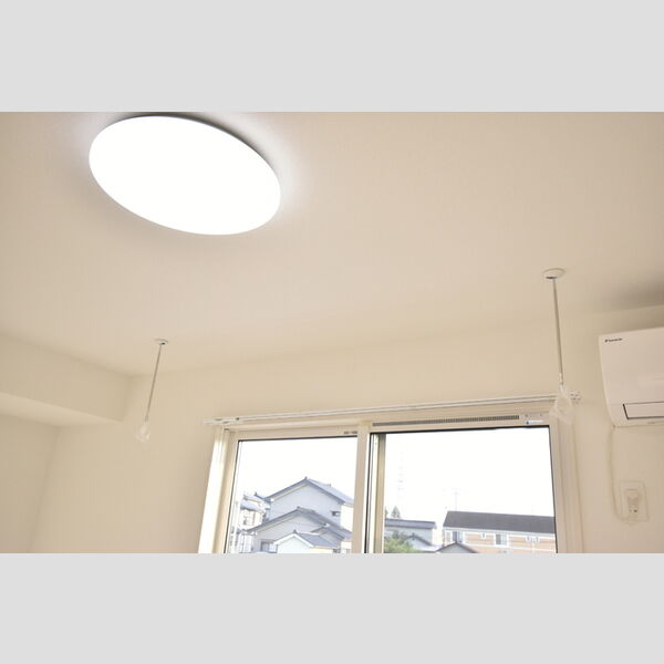 その他 (106・室内物干し金具)