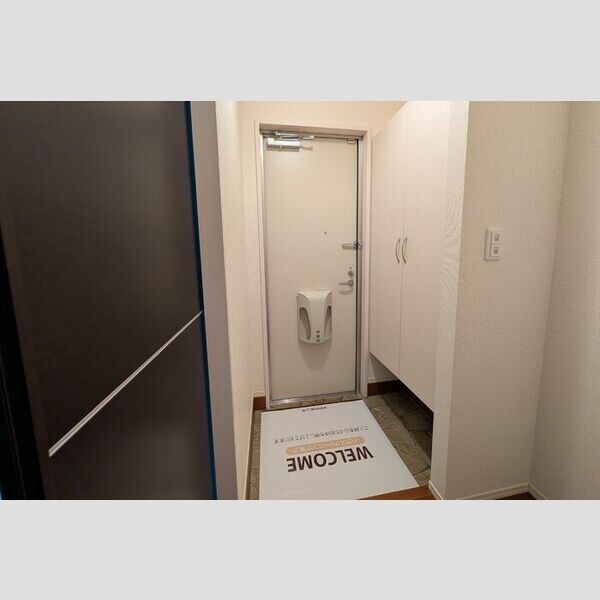 玄関 (102・玄関)