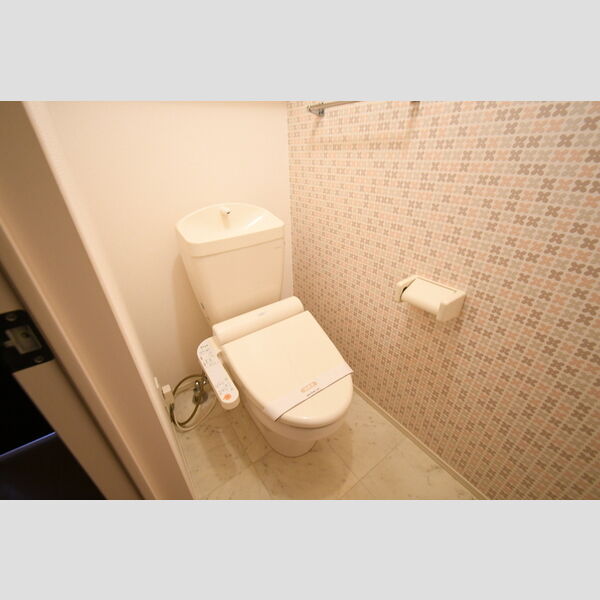 トイレ (トイレ)