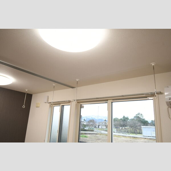 その他 (105・室内物干し金具)