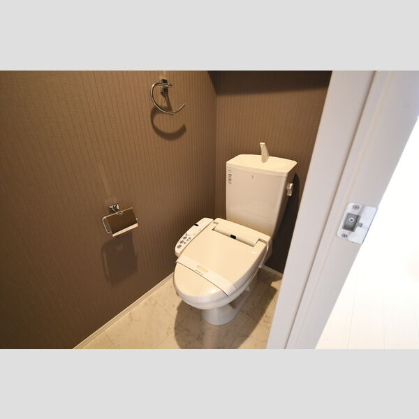 トイレ (トイレ)