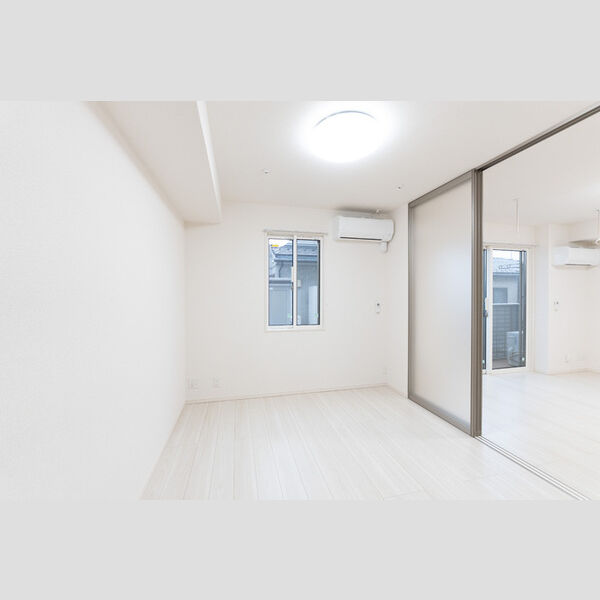 その他 (南側洋室)