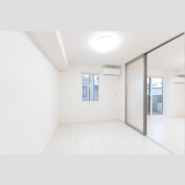 その他 (南側洋室)