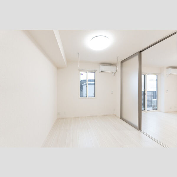 その他 (南側洋室)