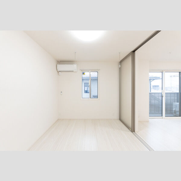 その他 (南側洋室)