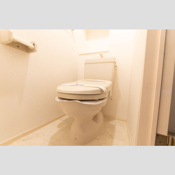 トイレ (トイレ)