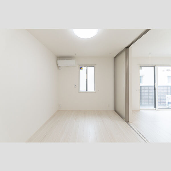 その他 (南側洋室)