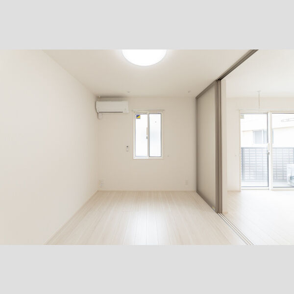 その他 (南側洋室)