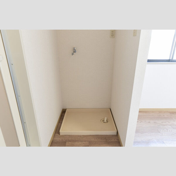 その他 (洗濯機置場)