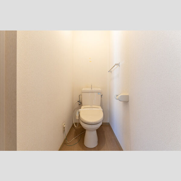 トイレ (トイレ)