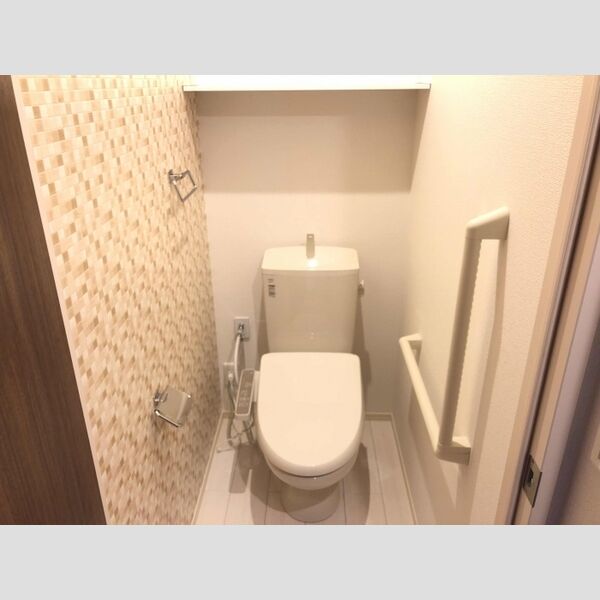 トイレ (温水洗浄暖房便座)