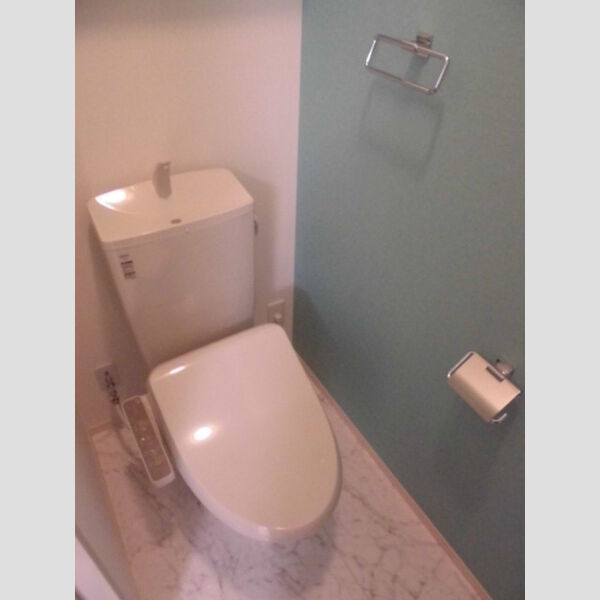 トイレ (2階　温水暖房便座)