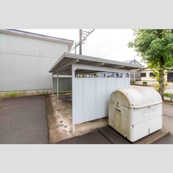 現地周辺 (駐輪場)