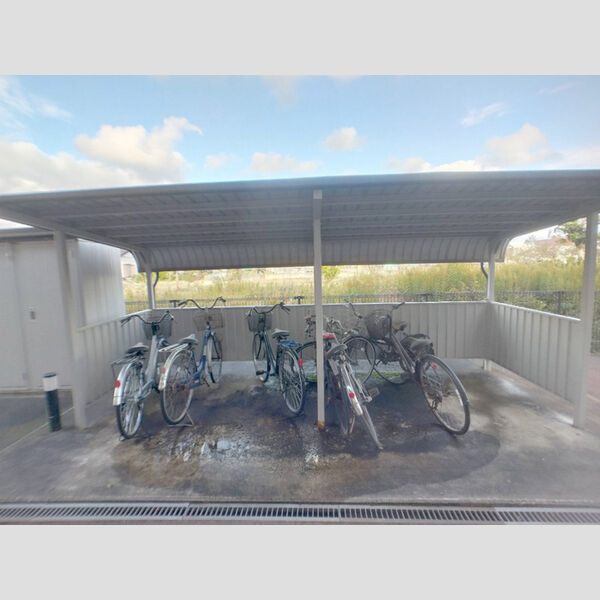 現地周辺 (駐輪場)