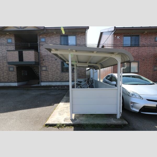 現地周辺 (駐輪場)