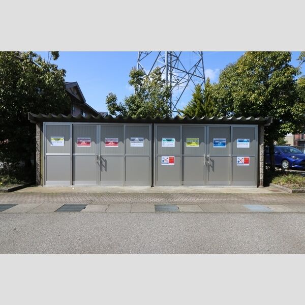 現地周辺 (ゴミ置き場)