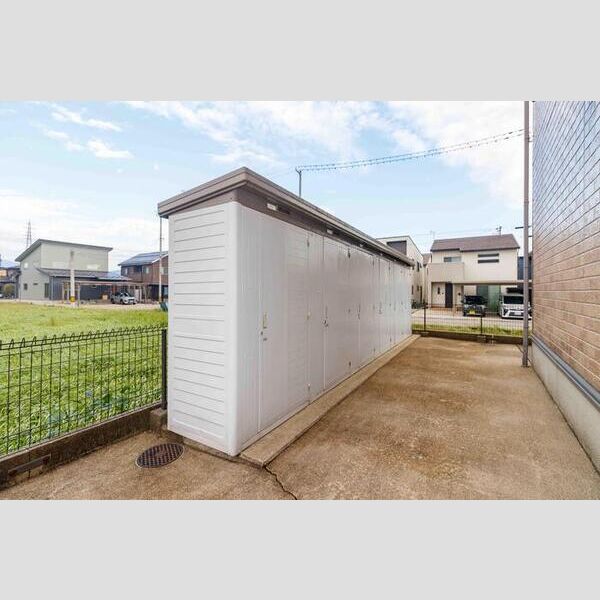 現地周辺 (トランクルーム)