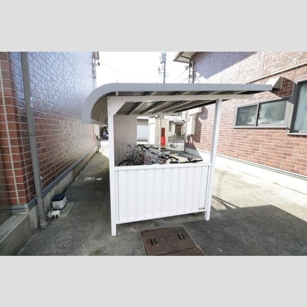 現地周辺 (駐輪場)