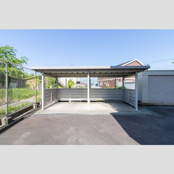 現地周辺 (駐輪場)