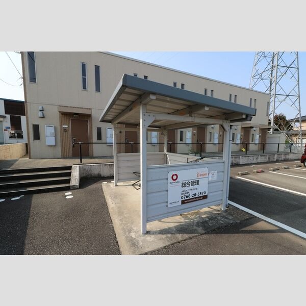 現地周辺 (駐輪場)