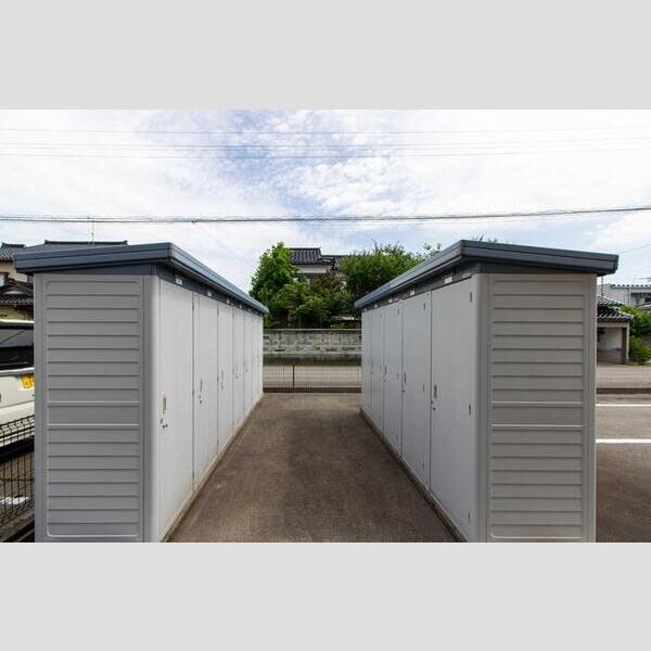 現地周辺 (トランクルーム)