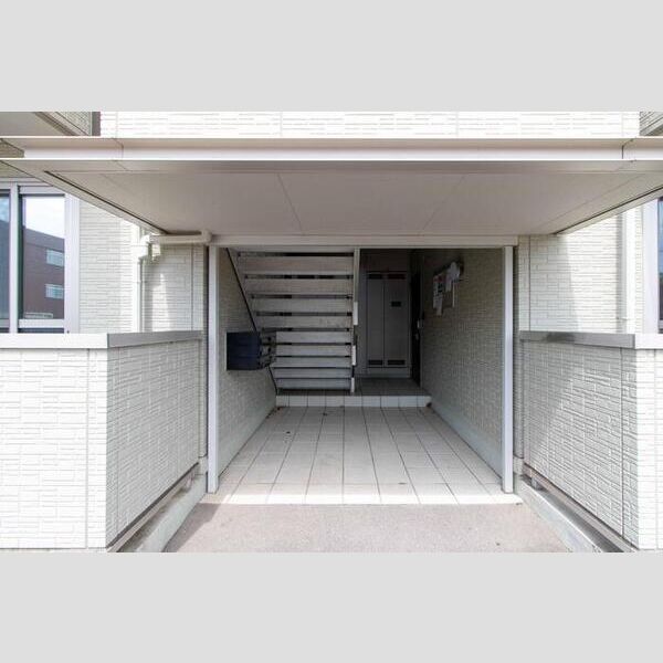 エントランス (エントランス)