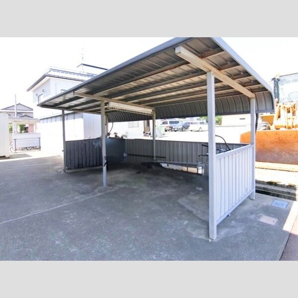 現地周辺 (駐輪場)