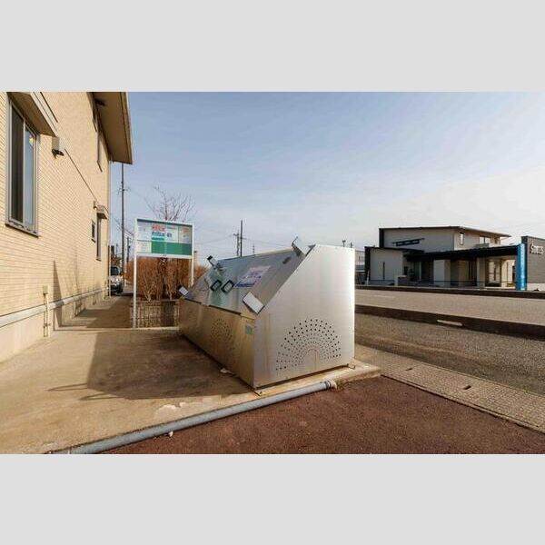 現地周辺 (ごみ置き場)