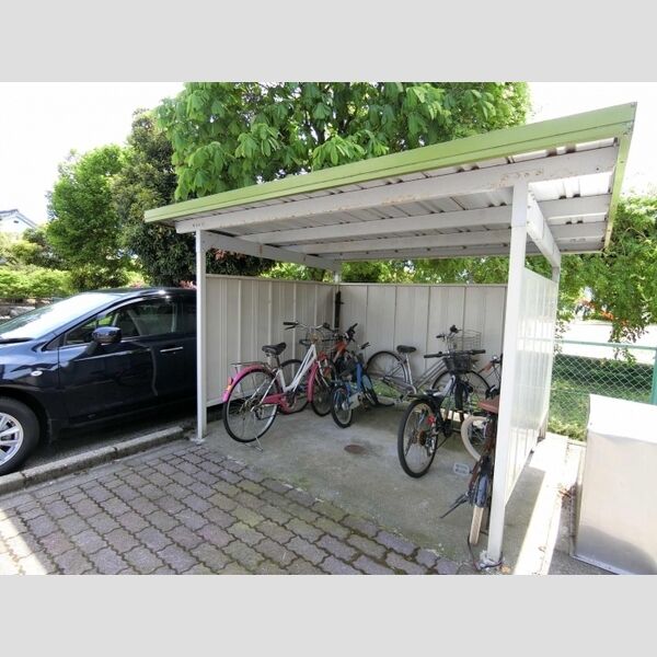 現地周辺 (駐輪場)