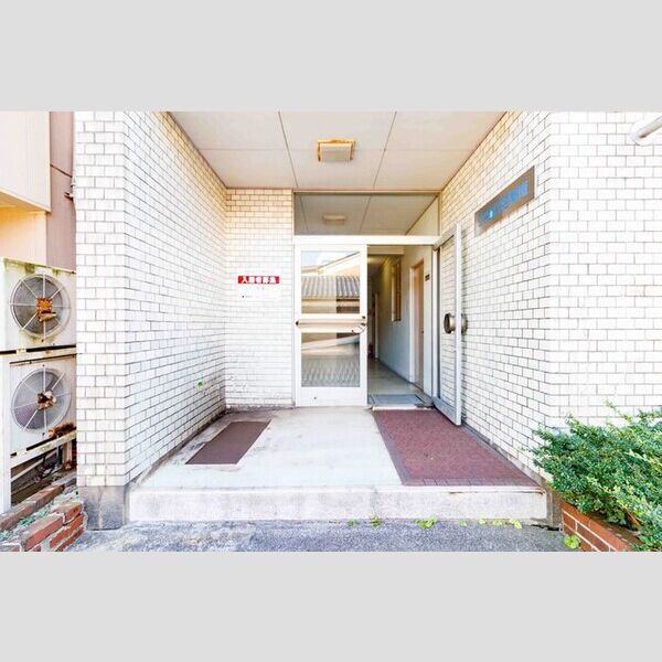 エントランス (エントランス)