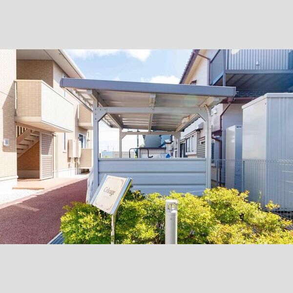 現地周辺 (駐輪場)