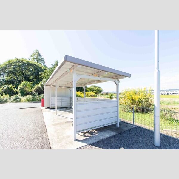 現地周辺 (駐輪場)