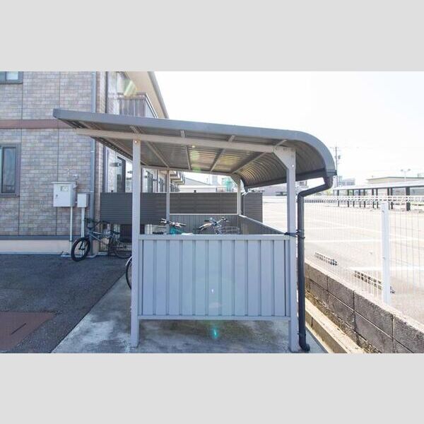 現地周辺 (駐輪場)