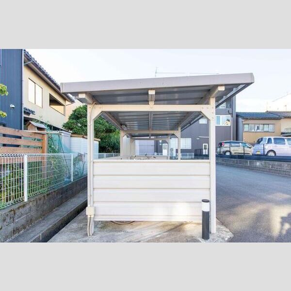 現地周辺 (駐輪場)