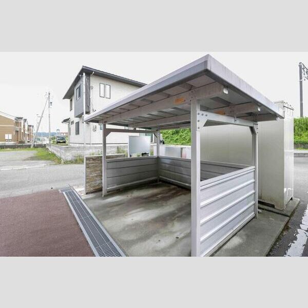 現地周辺 (駐輪場)